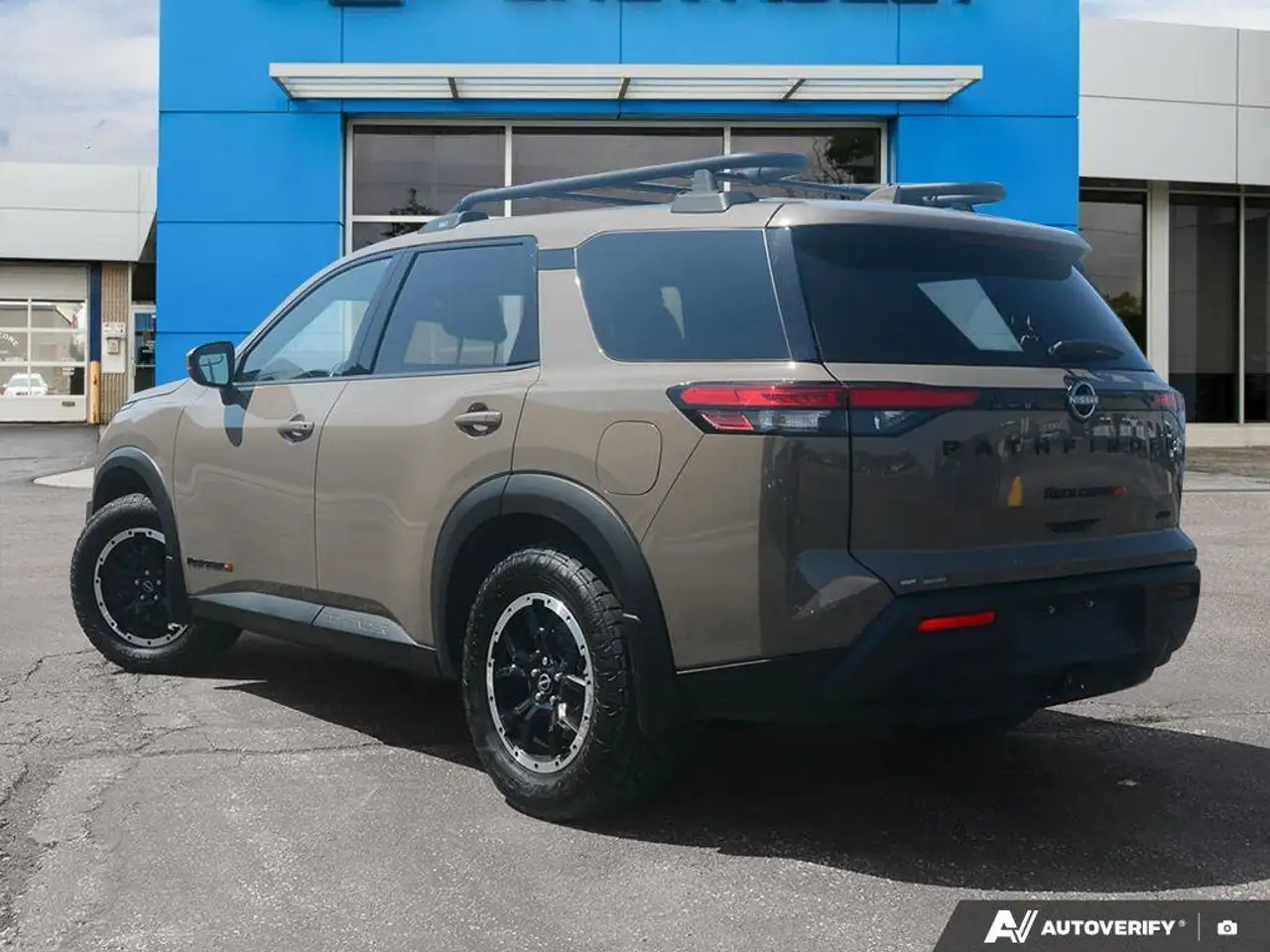 Nissan Pathfinder снимка Nissan Pathfinder