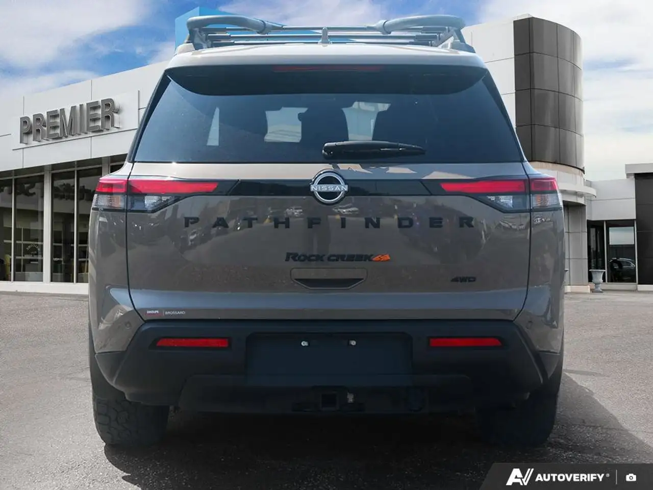 Nissan Pathfinder снимка Nissan Pathfinder