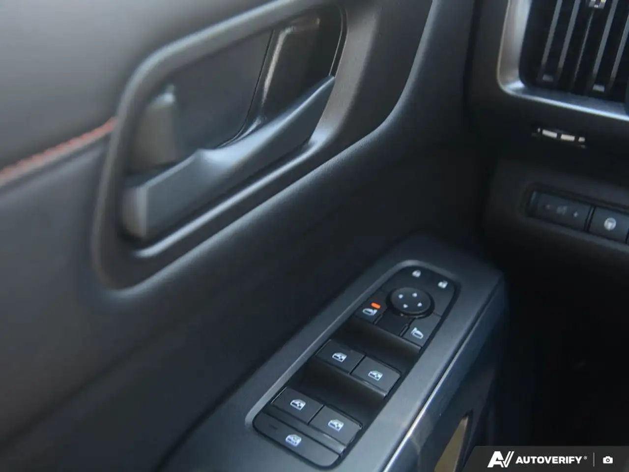 Nissan Pathfinder снимка Nissan Pathfinder