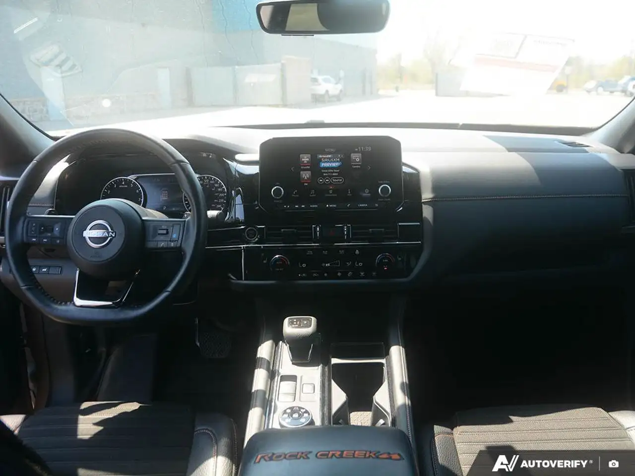 Nissan Pathfinder снимка Nissan Pathfinder