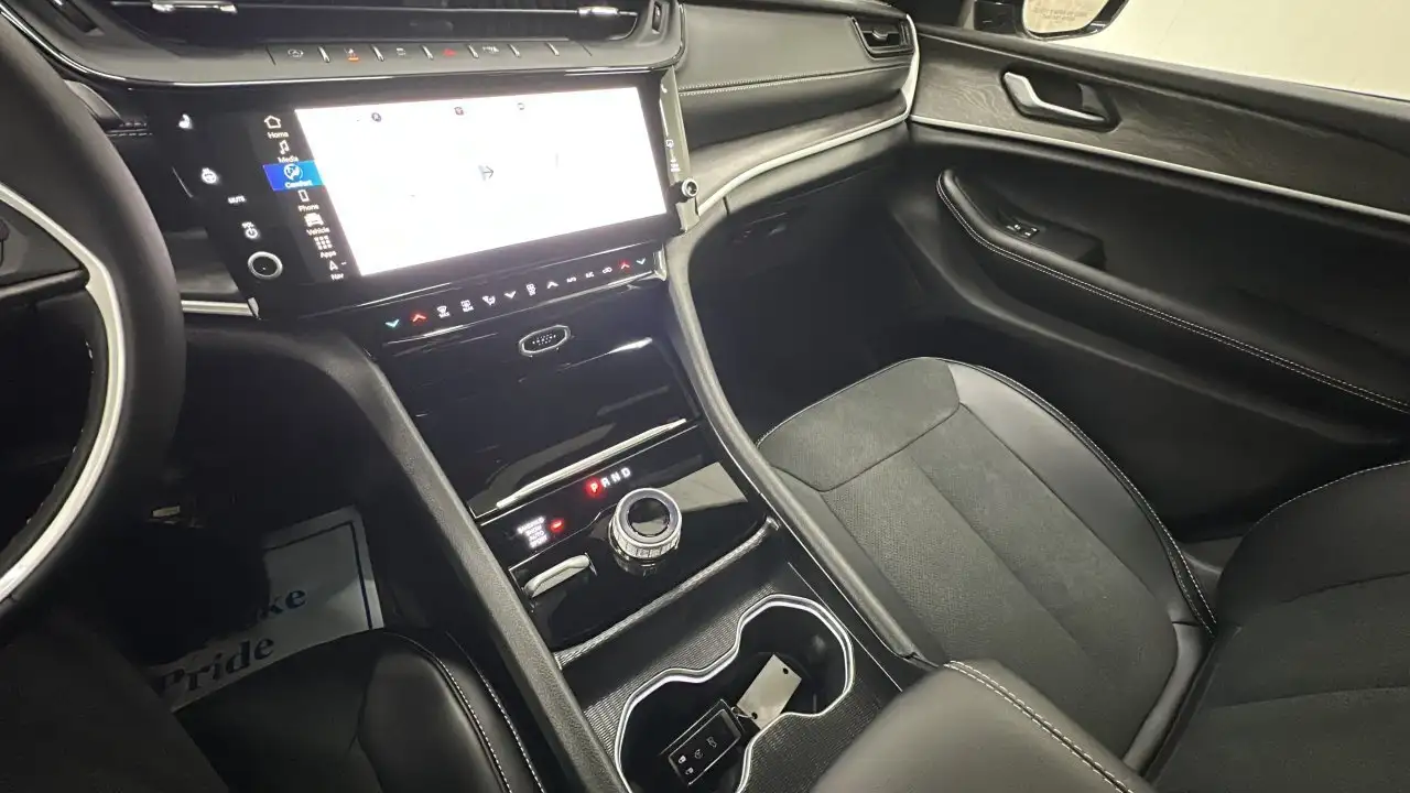 Jeep Grand Cherokee снимка Jeep Grand Cherokee