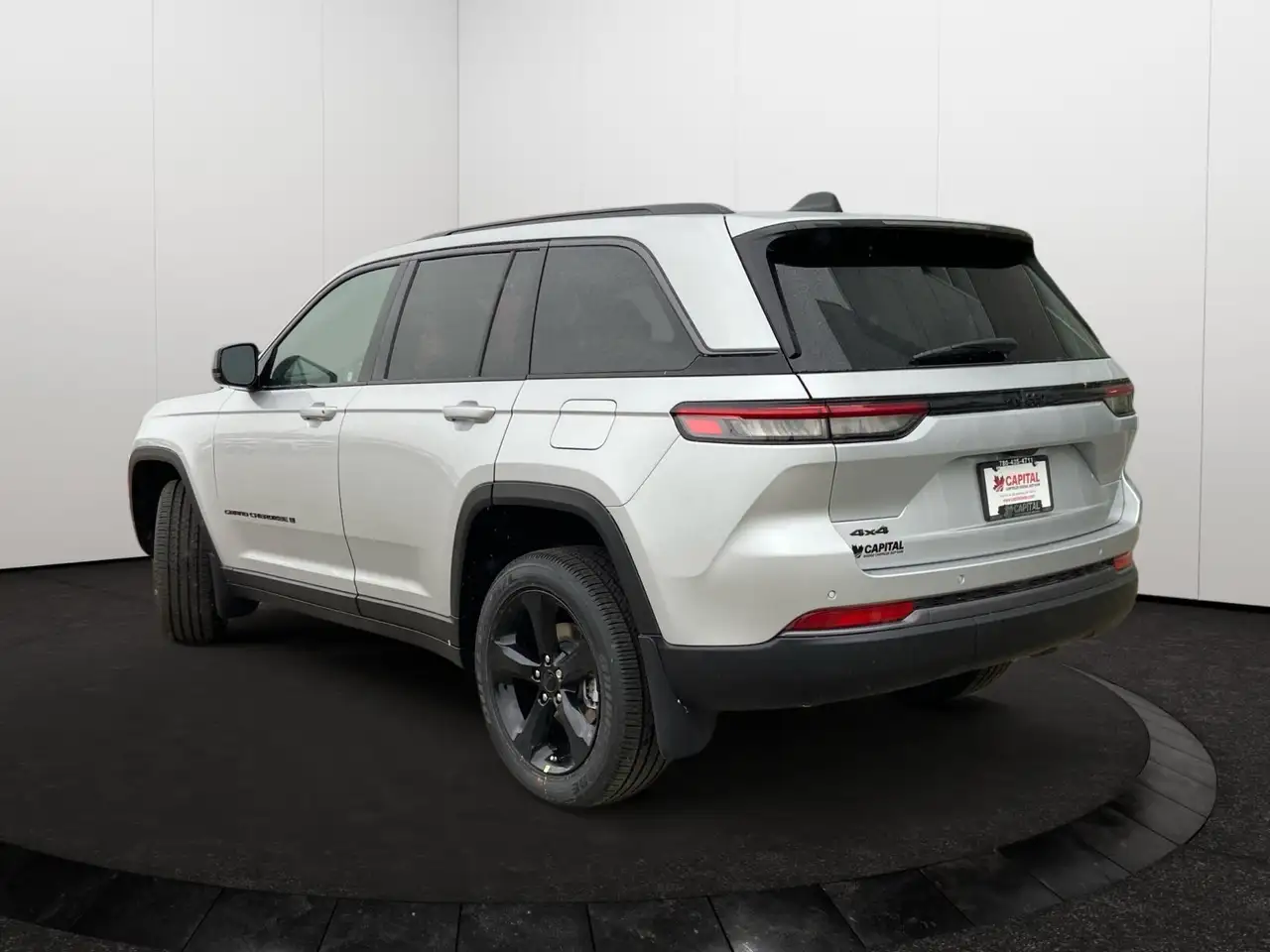 Jeep Grand Cherokee снимка Jeep Grand Cherokee