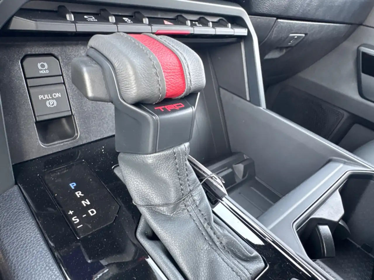 Toyota Tundra снимка Toyota Tundra