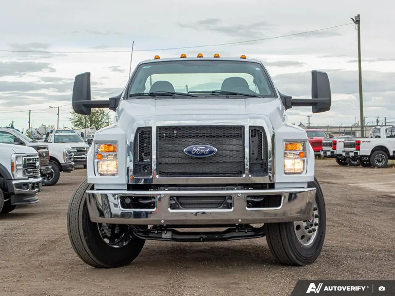 Ford F-750 Super Duty снимка Ford F-750 Super Duty