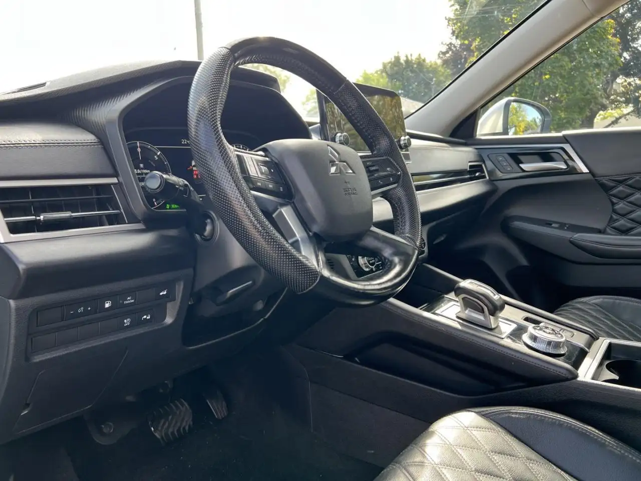 Mitsubishi Outlander снимка Mitsubishi Outlander