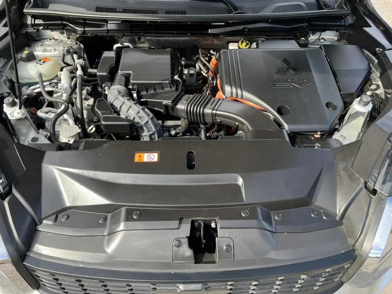 Mitsubishi Outlander снимка Mitsubishi Outlander