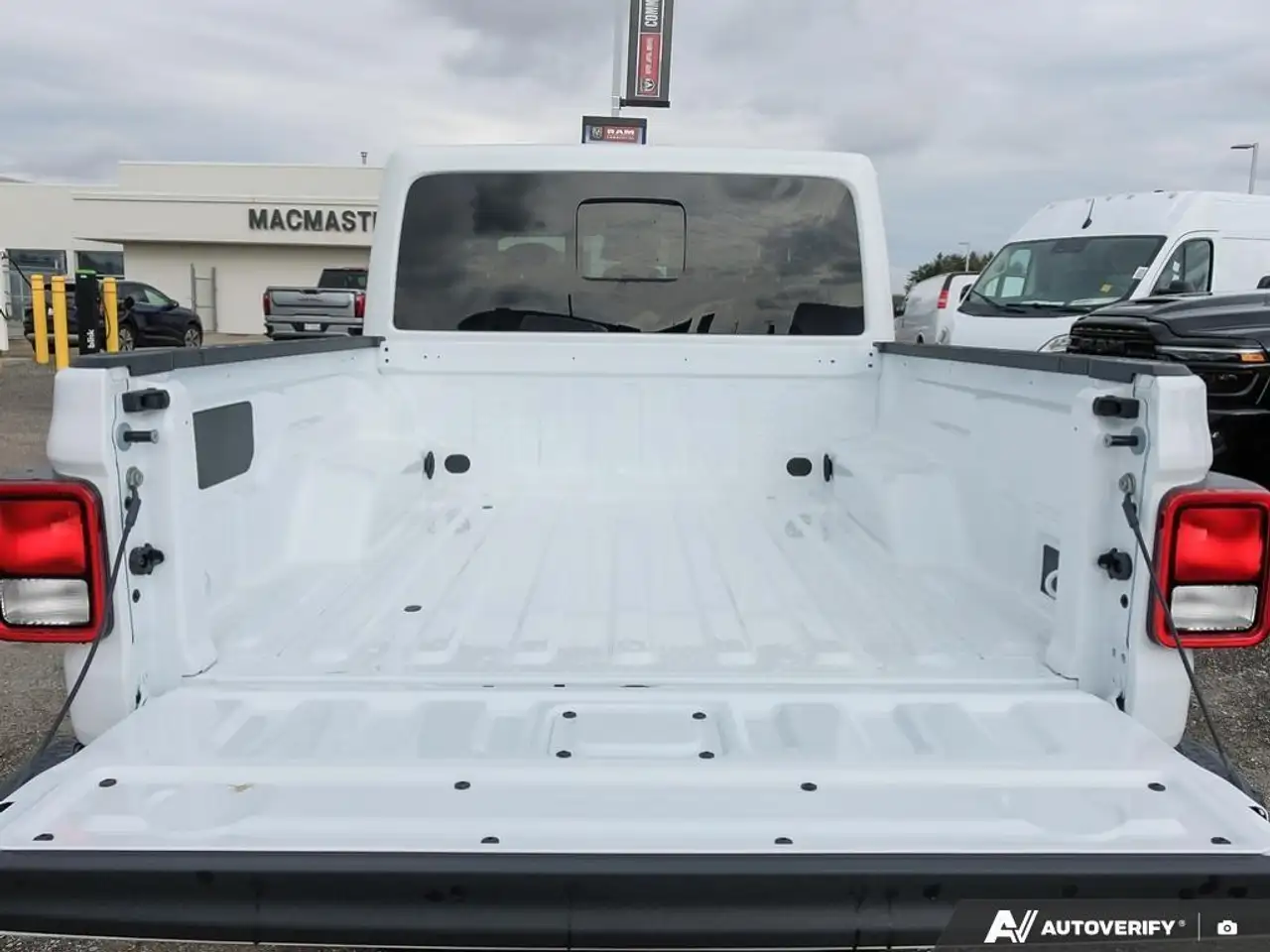 Jeep Gladiator снимка Jeep Gladiator