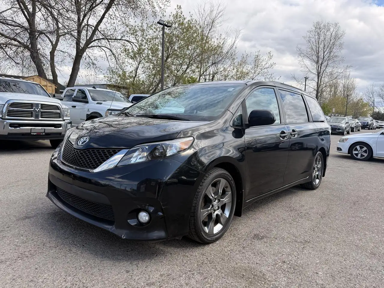 Toyota Sienna photo Toyota Sienna