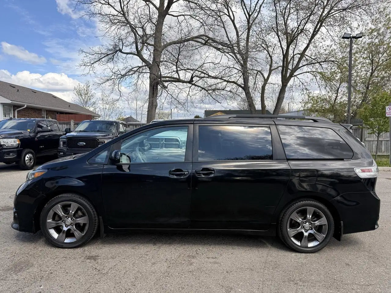 Toyota Sienna photo Toyota Sienna