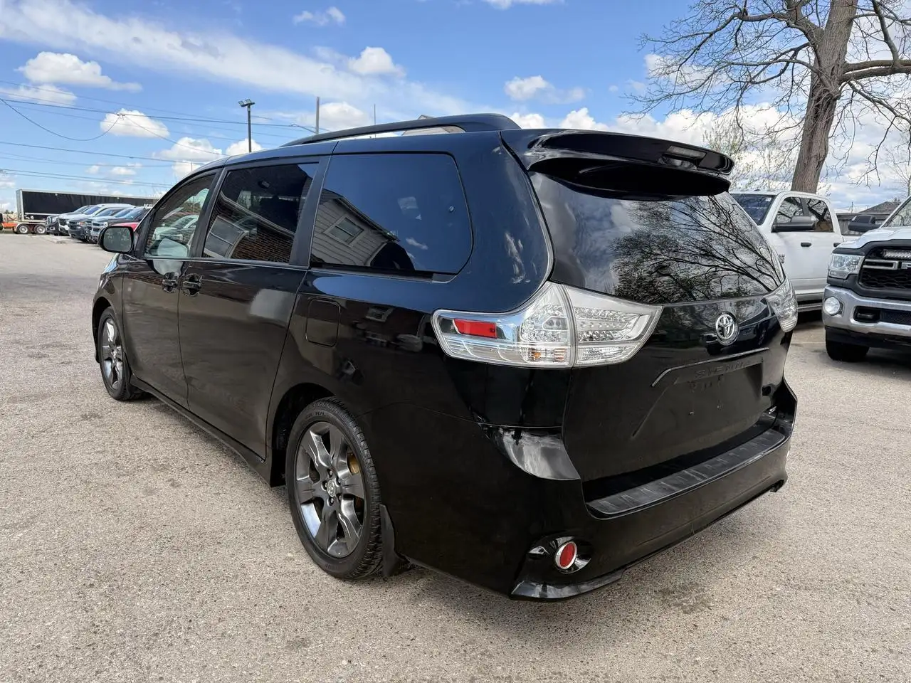 Toyota Sienna photo Toyota Sienna