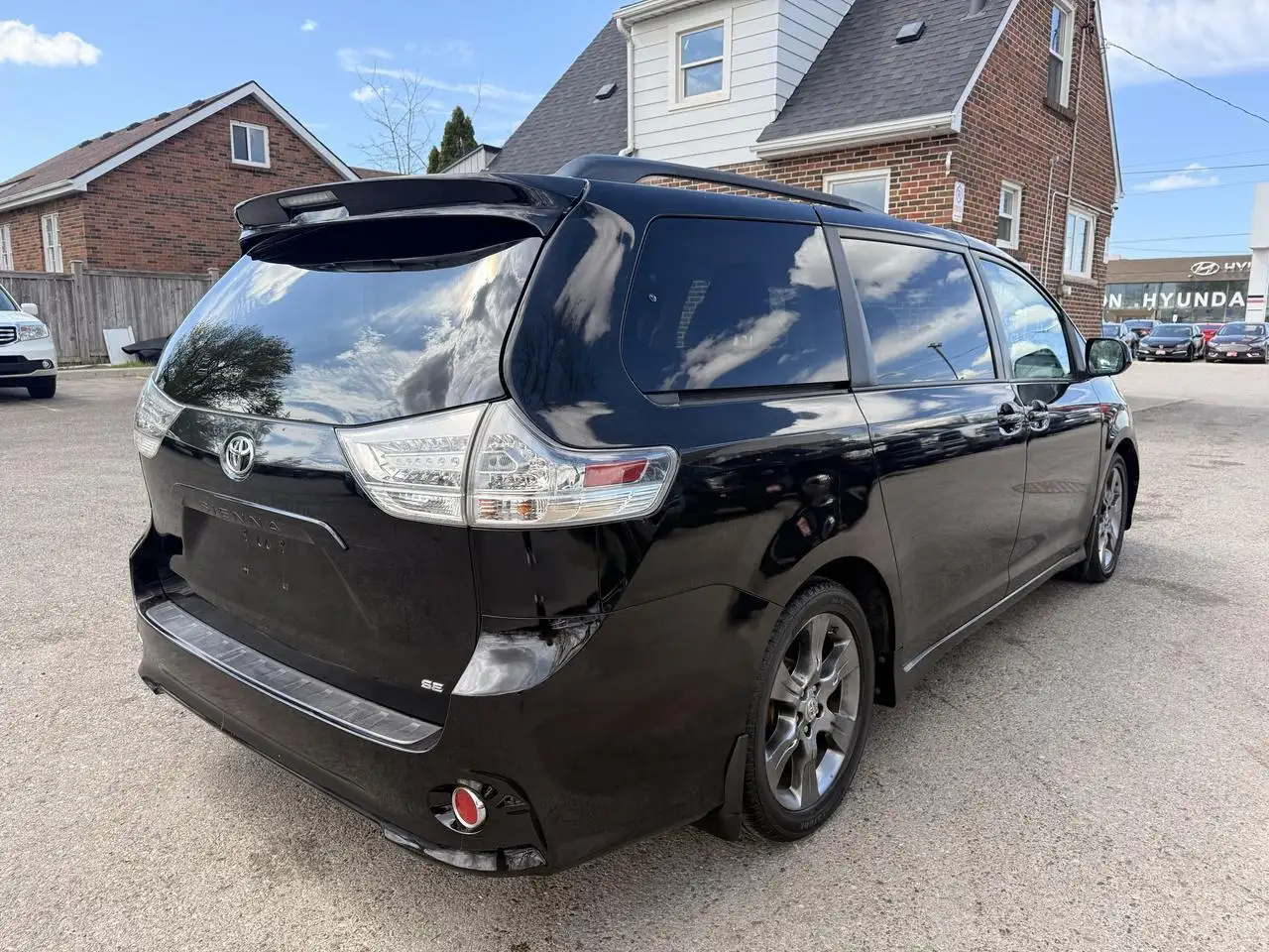 Toyota Sienna photo Toyota Sienna