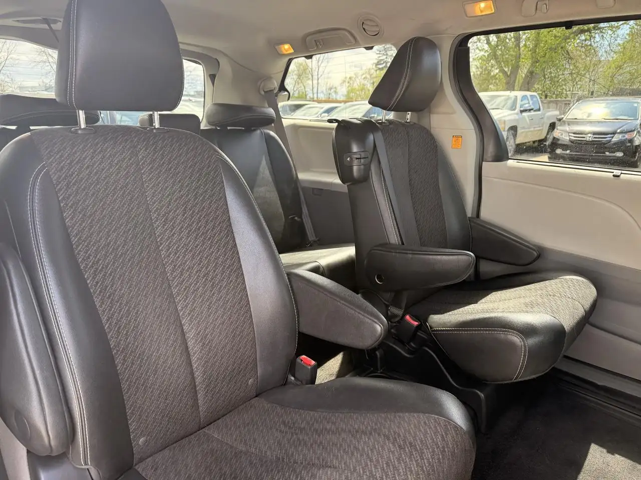 Toyota Sienna photo Toyota Sienna