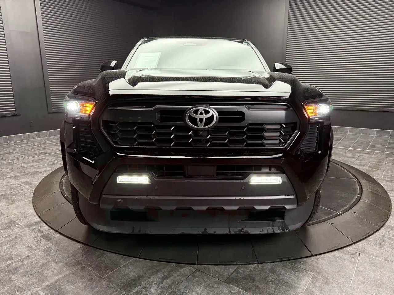 Toyota Tacoma снимка Toyota Tacoma