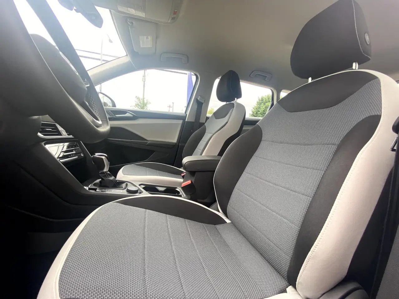 Volkswagen Taos снимка Volkswagen Taos