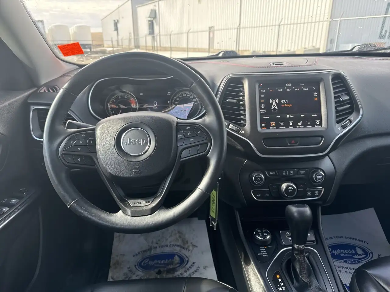 Jeep Cherokee снимка Jeep Cherokee