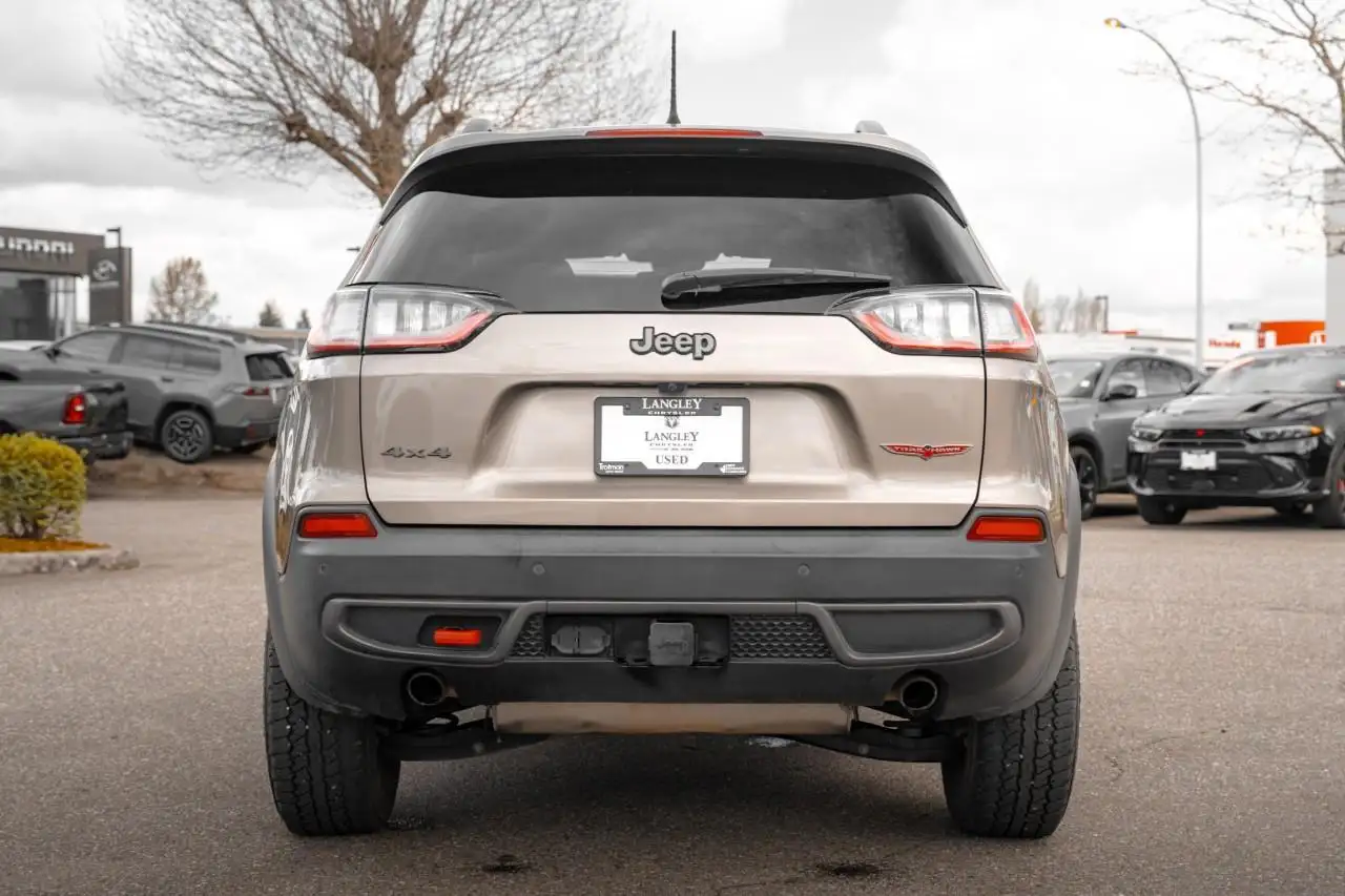 Jeep Cherokee снимка Jeep Cherokee