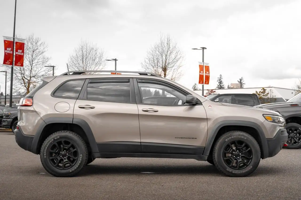 Jeep Cherokee снимка Jeep Cherokee