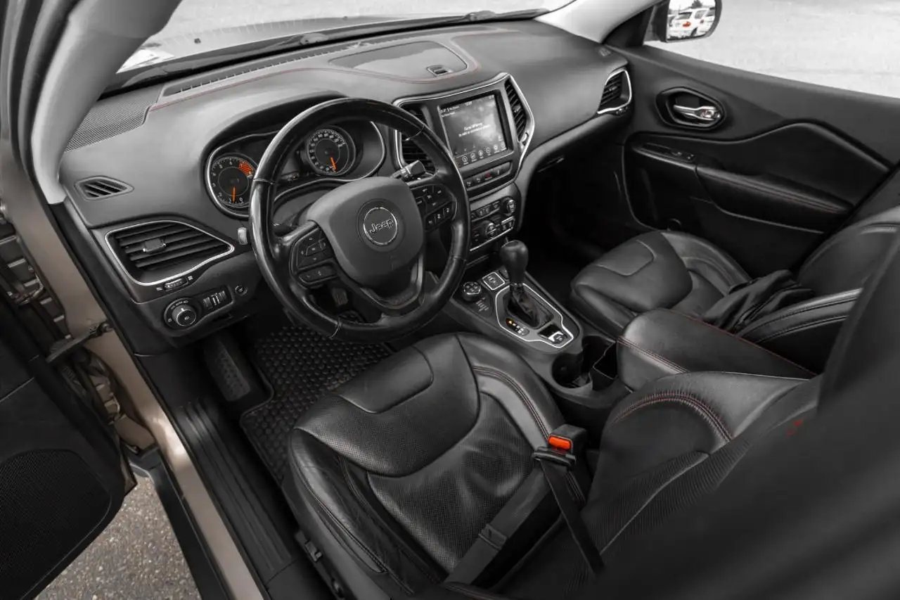 Jeep Cherokee снимка Jeep Cherokee