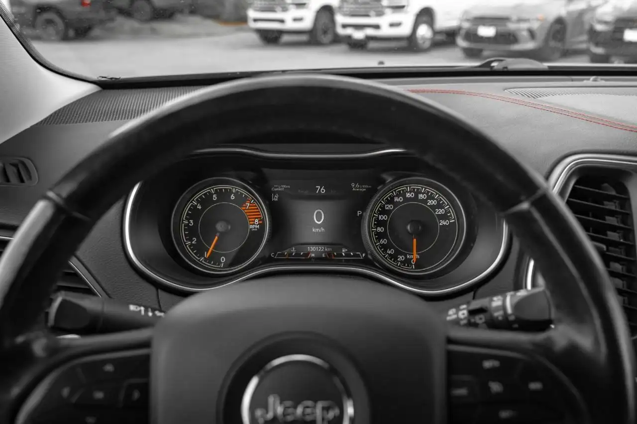 Jeep Cherokee снимка Jeep Cherokee