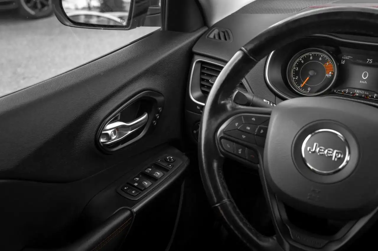 Jeep Cherokee снимка Jeep Cherokee