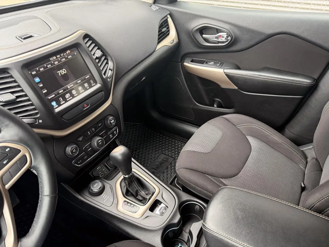 Jeep Cherokee fotografie Jeep Cherokee