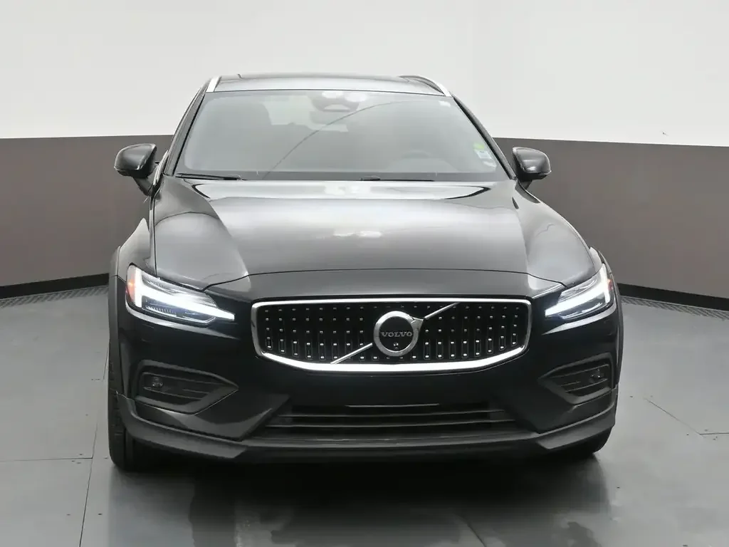 Volvo V60 Cross Country снимка Volvo V60 Cross Country