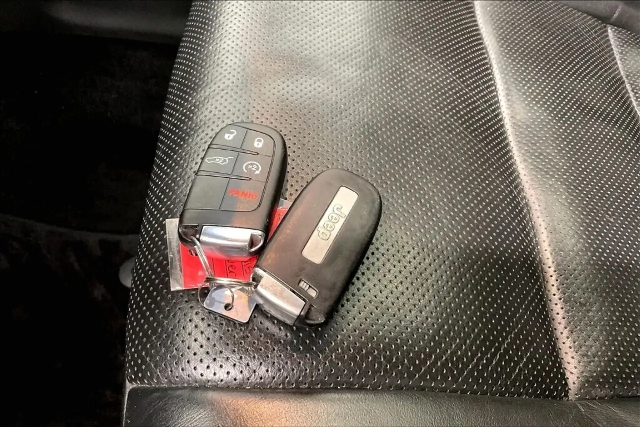 Jeep Grand Cherokee снимка Jeep Grand Cherokee