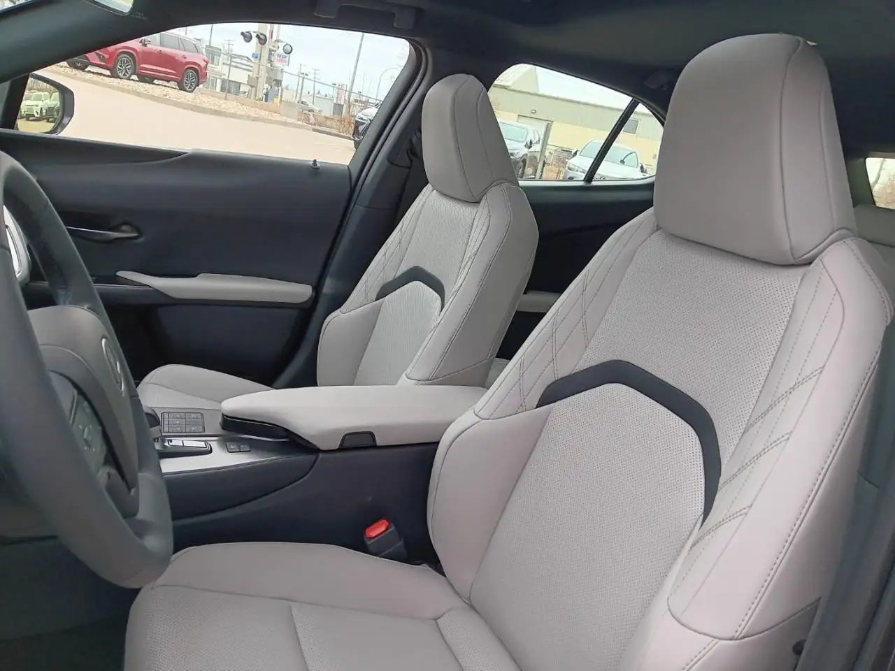 Lexus UX 300h снимка Lexus UX 300h