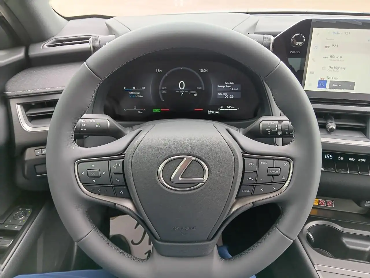 Lexus UX 300h снимка Lexus UX 300h