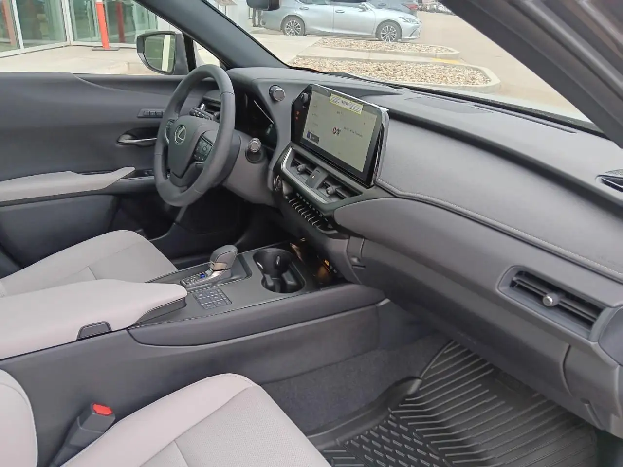 Lexus UX 300h снимка Lexus UX 300h