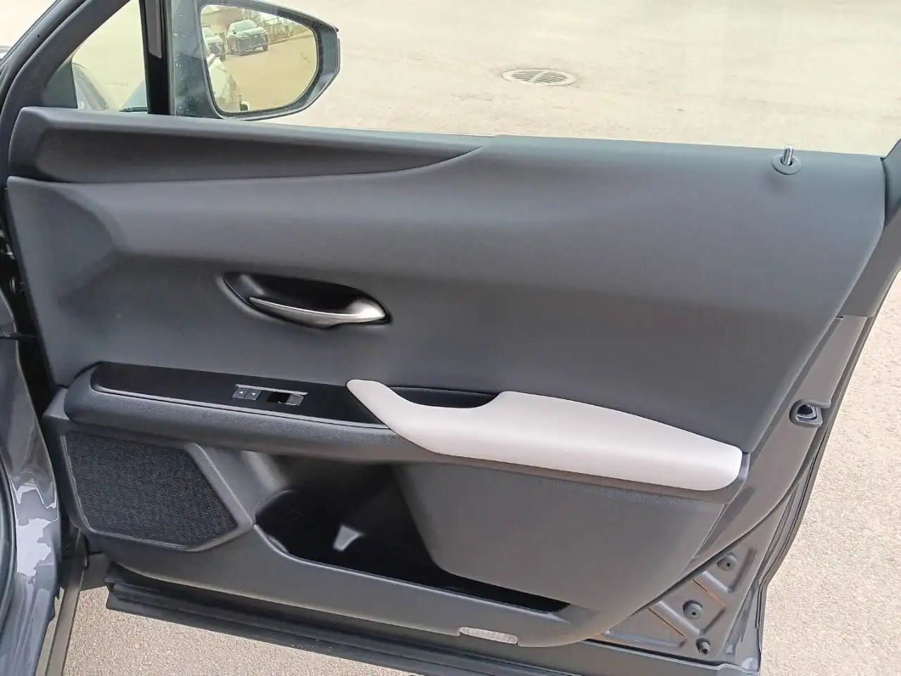 Lexus UX 300h снимка Lexus UX 300h