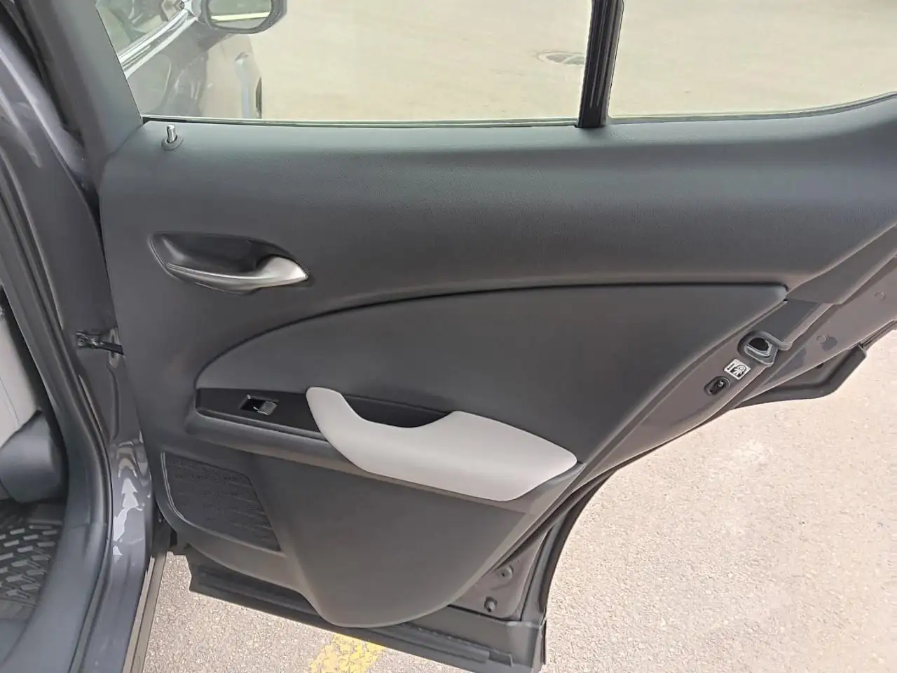Lexus UX 300h снимка Lexus UX 300h