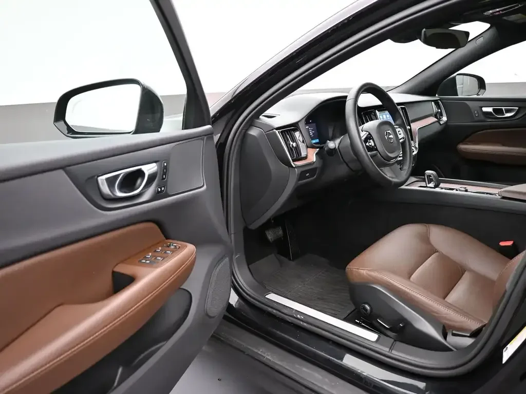 Volvo V60 Cross Country снимка Volvo V60 Cross Country