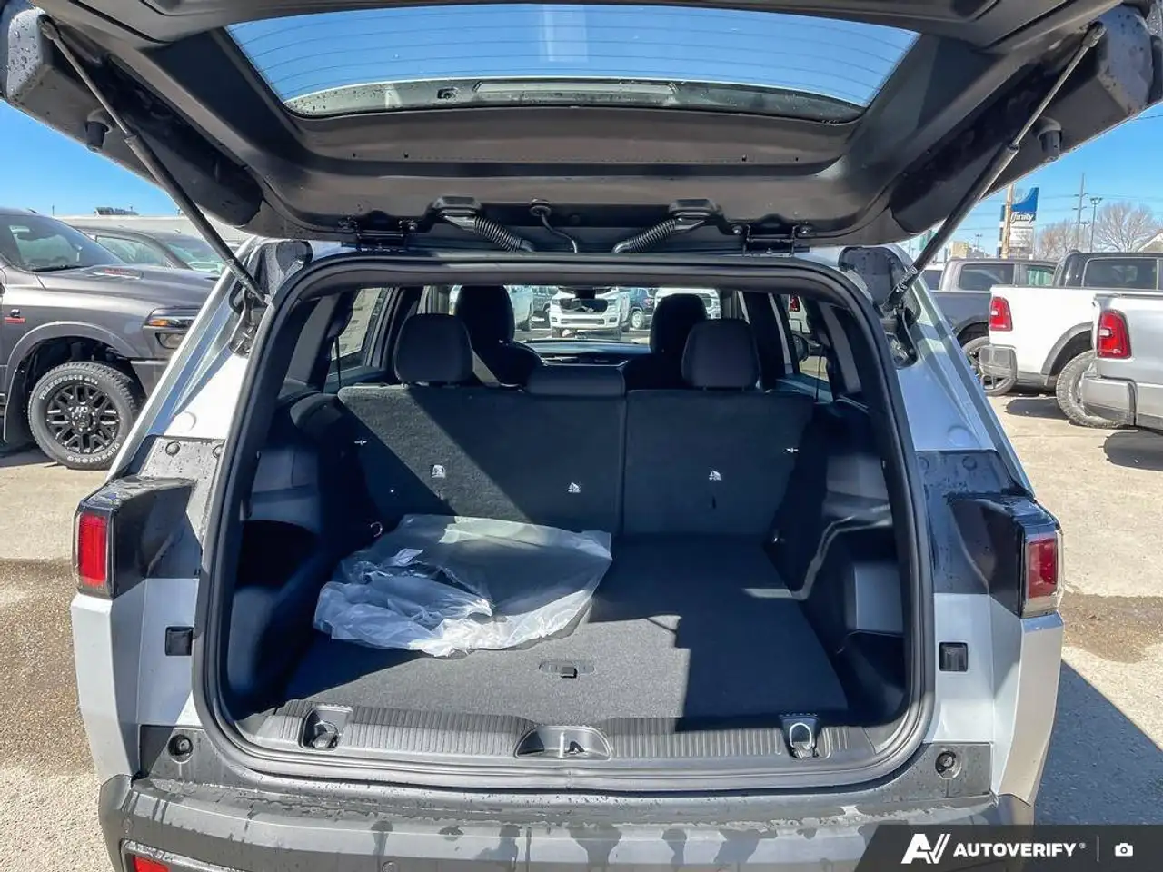 Jeep Cherokee снимка Jeep Cherokee