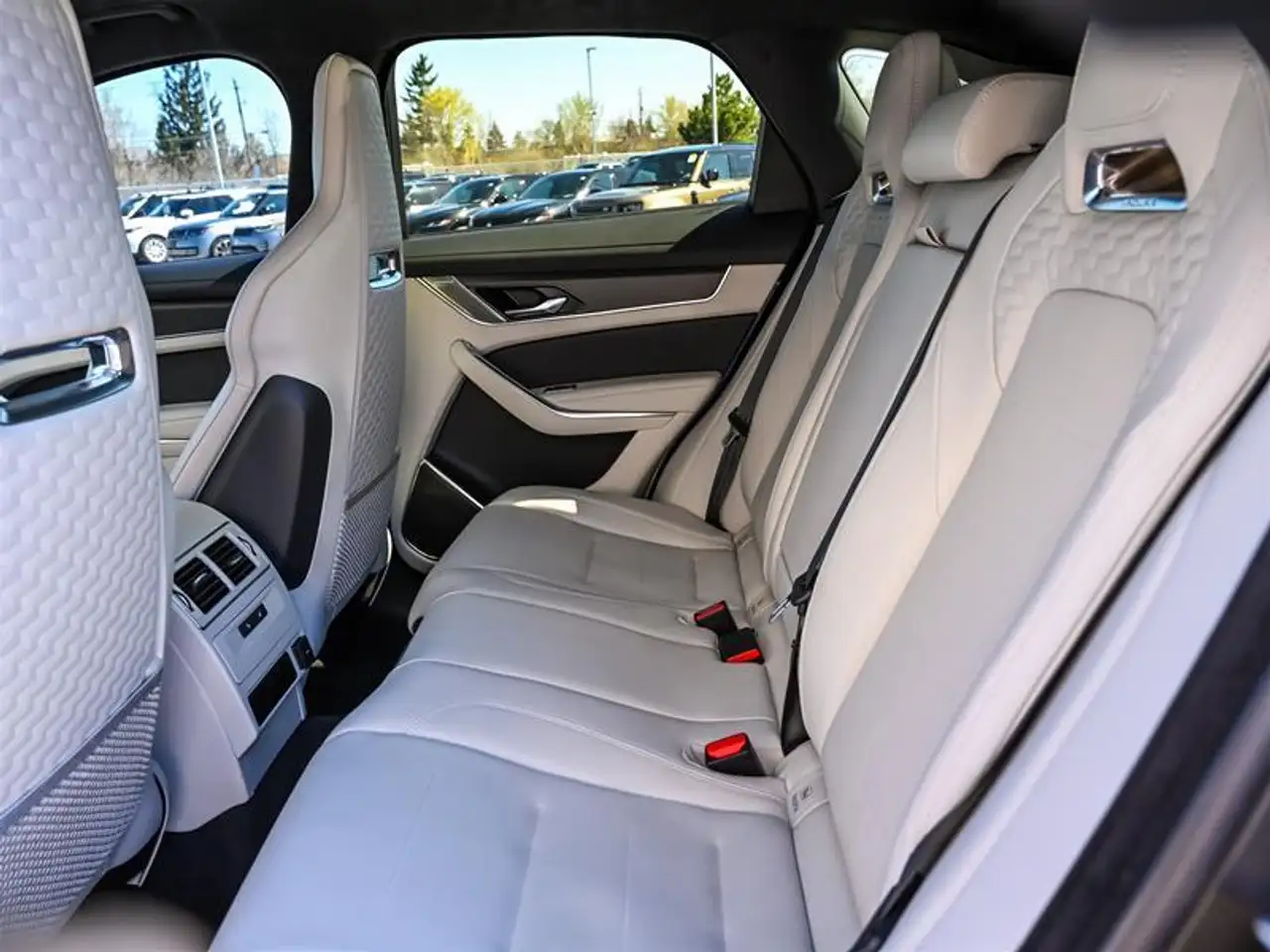 Jaguar F-Pace снимка Jaguar F-Pace