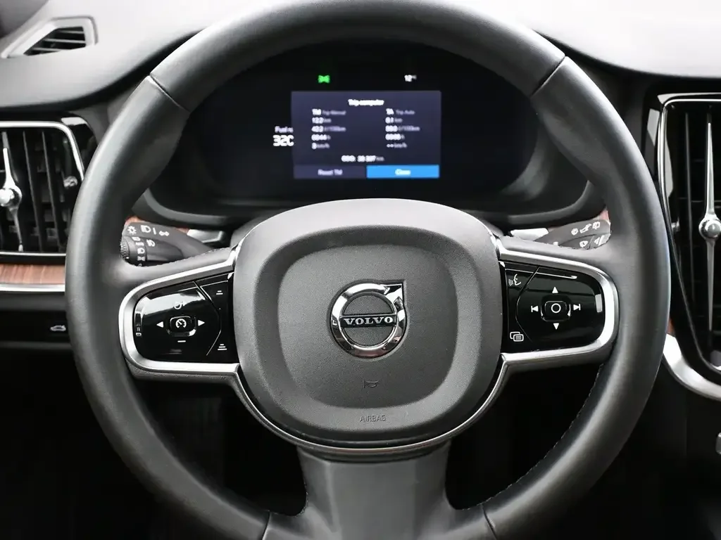 Volvo V60 Cross Country снимка Volvo V60 Cross Country