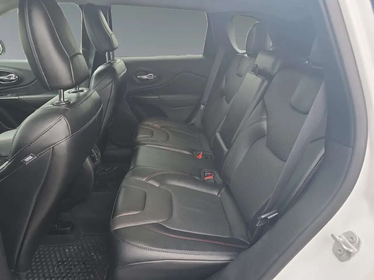 Jeep Cherokee снимка Jeep Cherokee