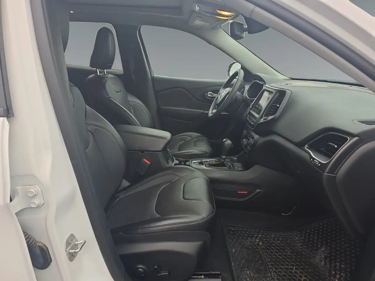 Jeep Cherokee снимка Jeep Cherokee