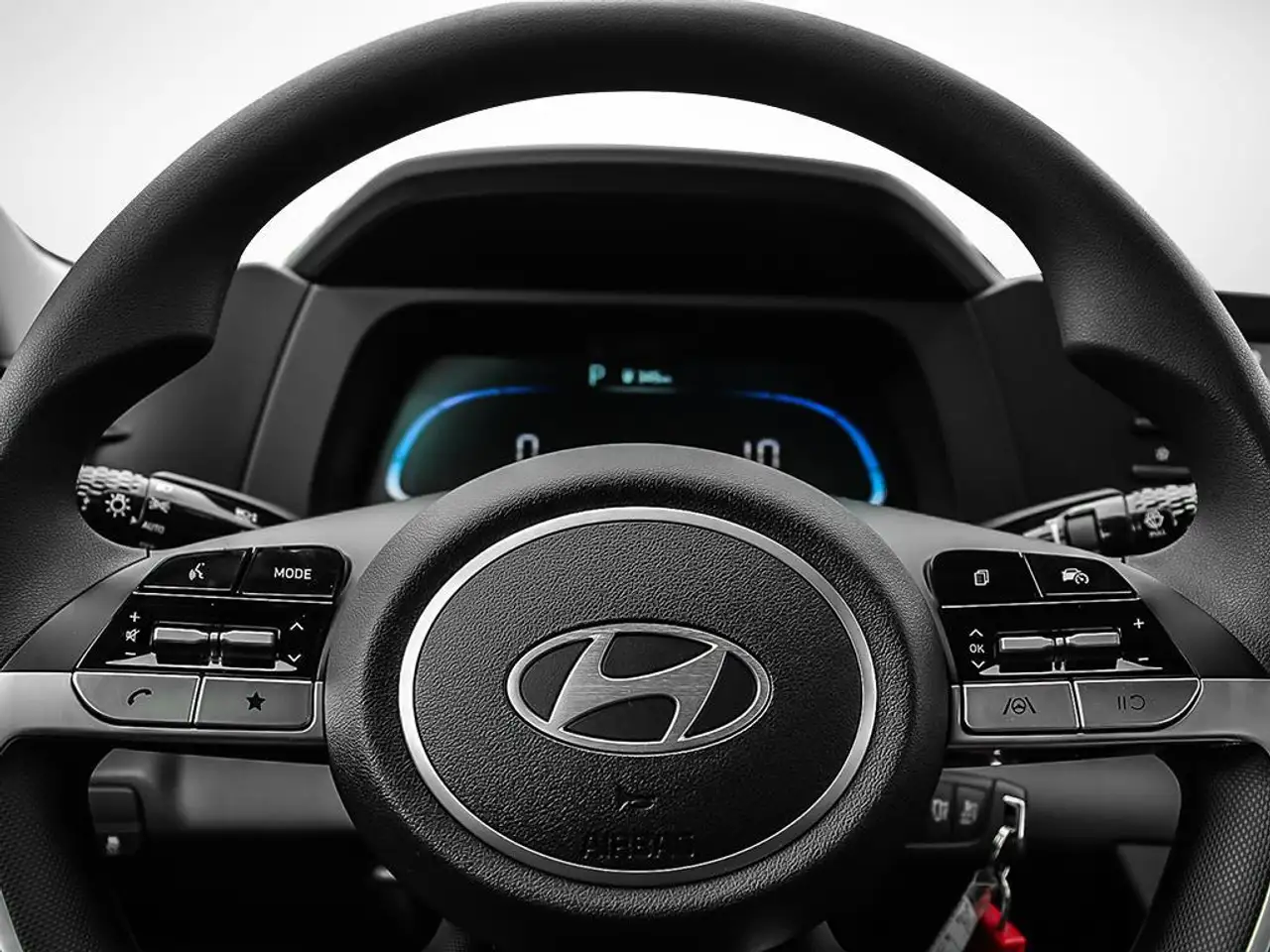 Hyundai ELANTRA photo Hyundai ELANTRA