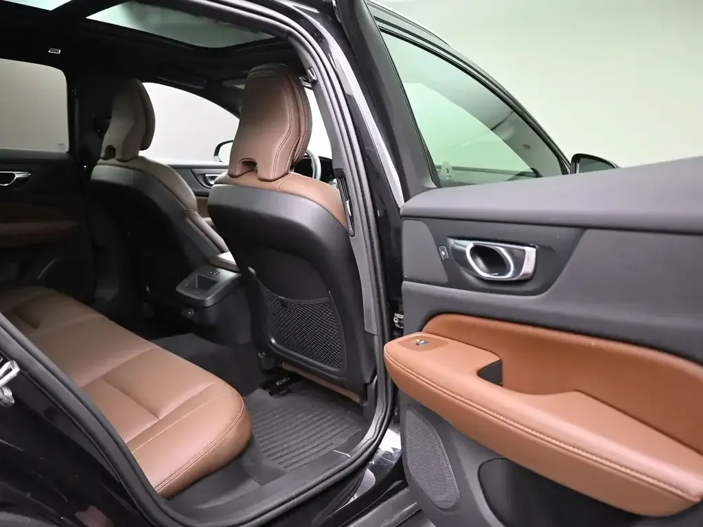 Volvo V60 Cross Country снимка Volvo V60 Cross Country