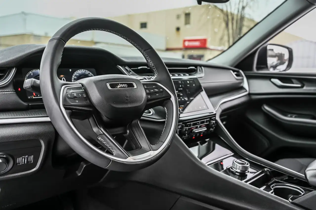 Jeep Grand Cherokee снимка Jeep Grand Cherokee