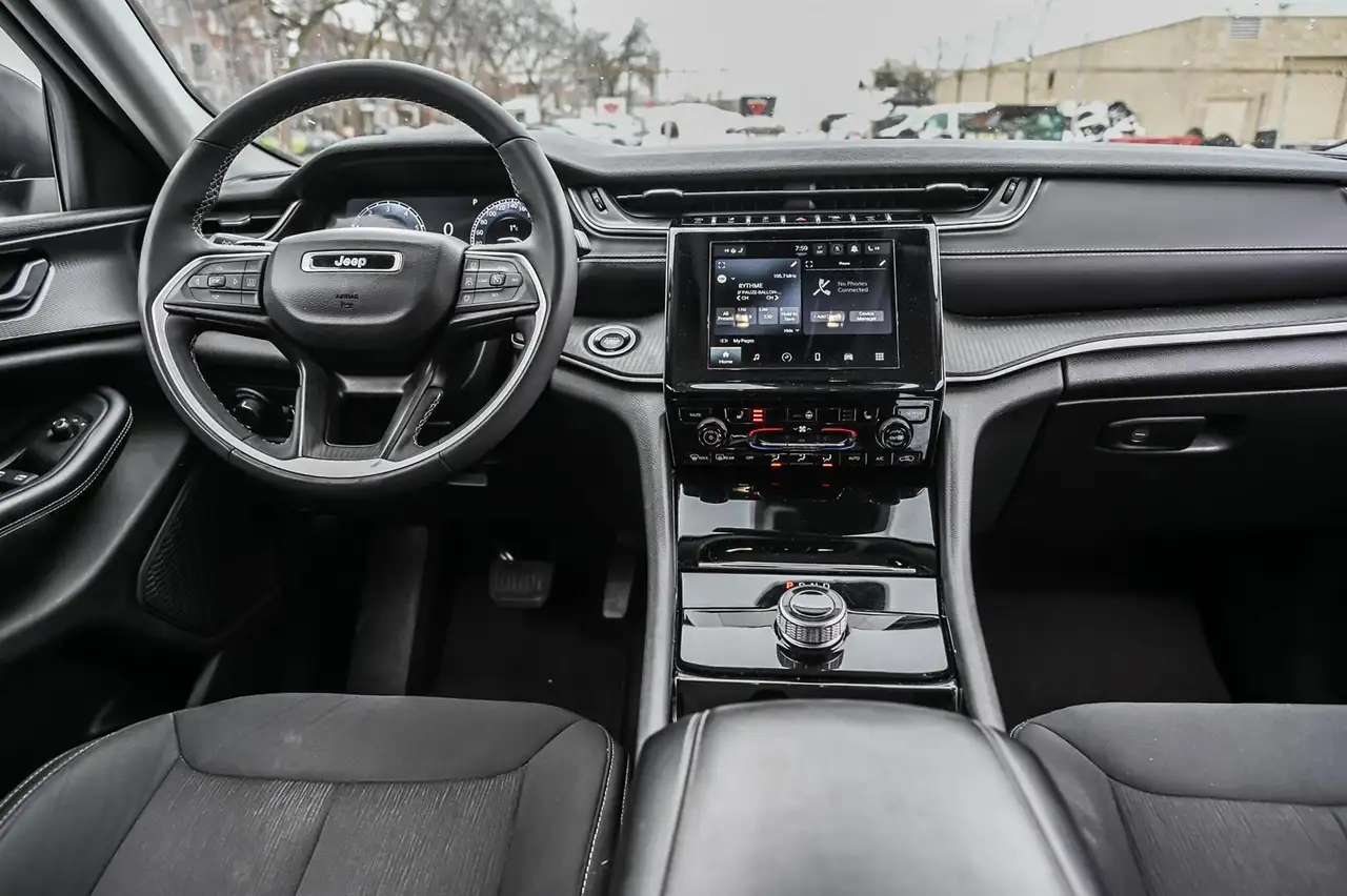 Jeep Grand Cherokee снимка Jeep Grand Cherokee