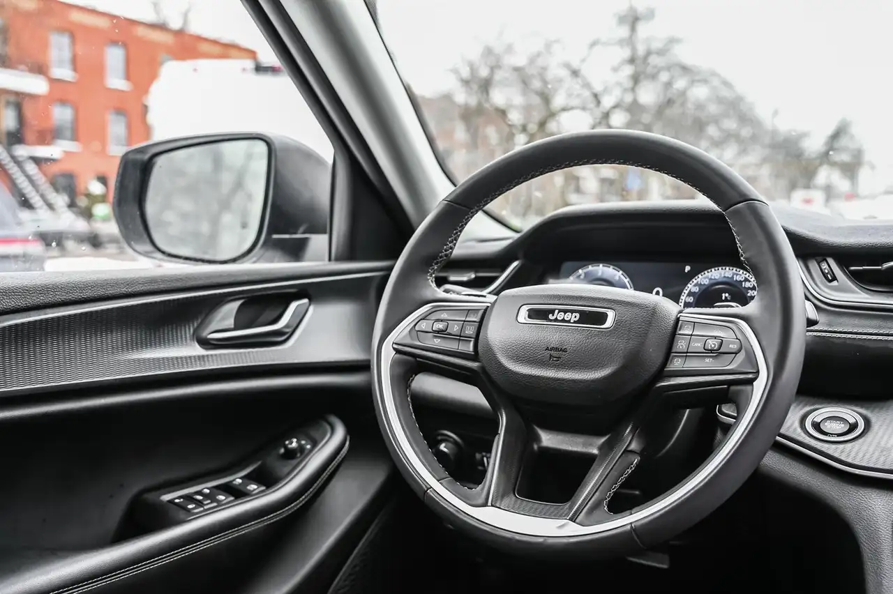 Jeep Grand Cherokee снимка Jeep Grand Cherokee