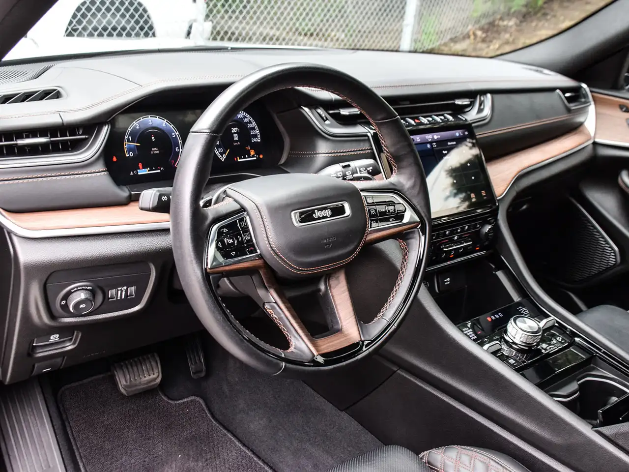 Jeep Grand Cherokee снимка Jeep Grand Cherokee