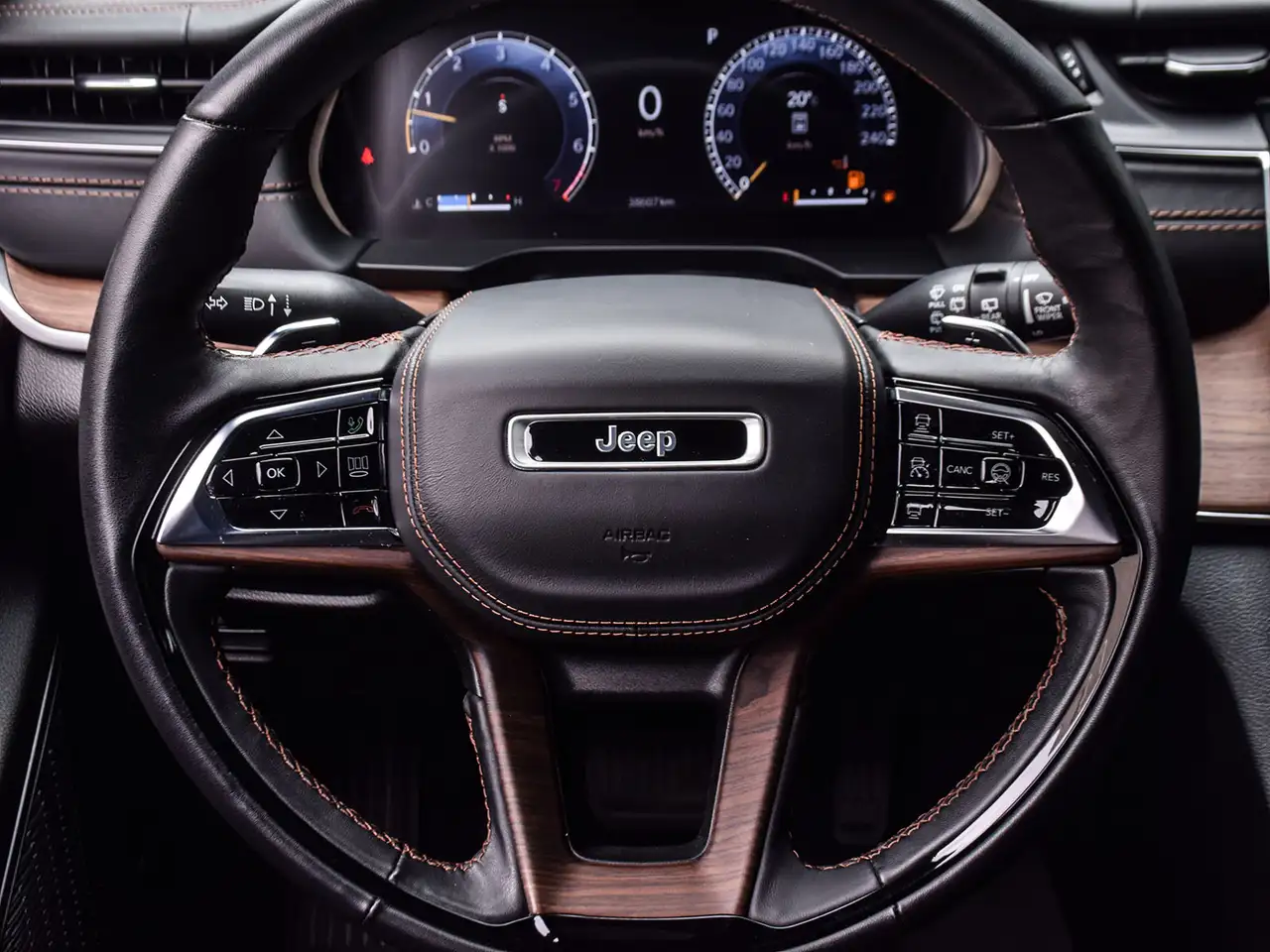 Jeep Grand Cherokee снимка Jeep Grand Cherokee
