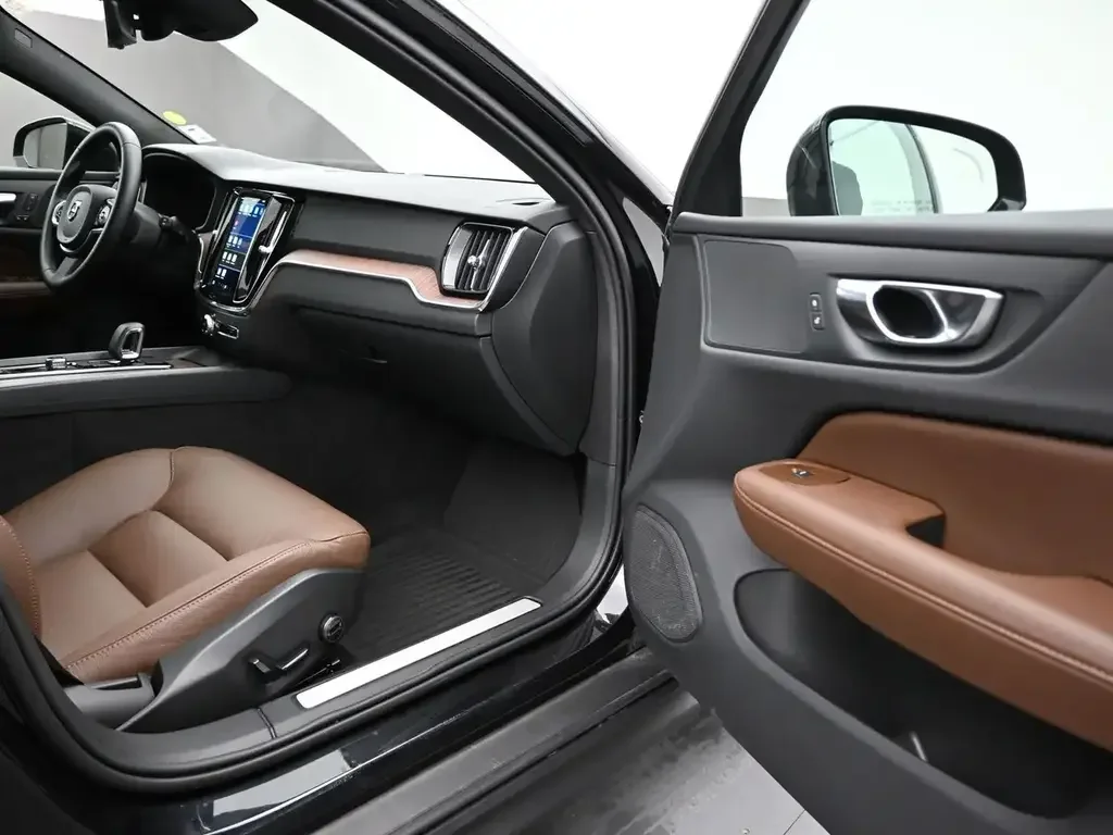 Volvo V60 Cross Country снимка Volvo V60 Cross Country