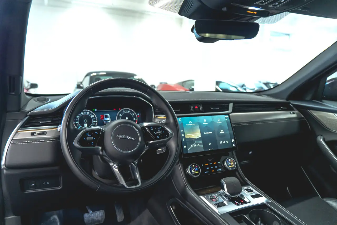 Jaguar F-Pace photo Jaguar F-Pace