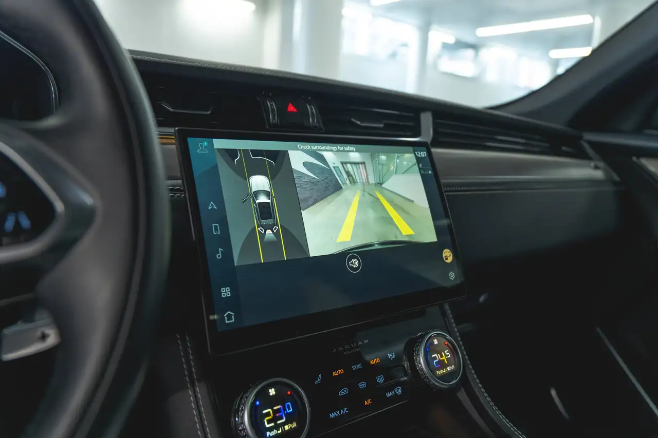 Jaguar F-Pace photo Jaguar F-Pace