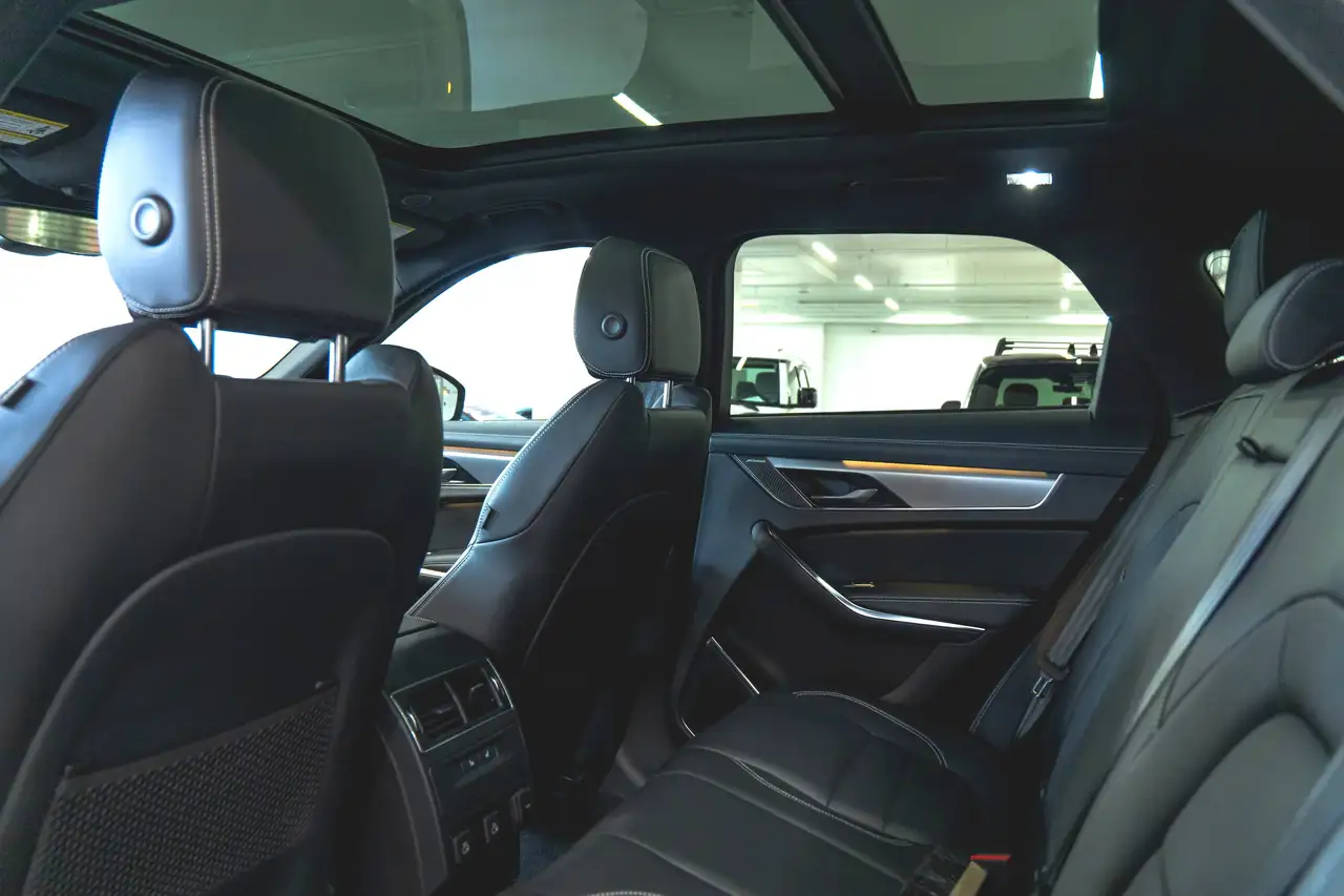 Jaguar F-Pace photo Jaguar F-Pace
