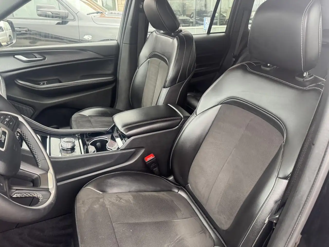 Jeep Grand Cherokee снимка Jeep Grand Cherokee